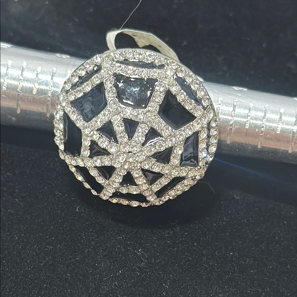 Rhinestone Spiderweb Statement Elegant Silver Ring - Picture 4 of 8